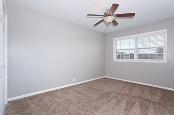 apartment with ceiling fan